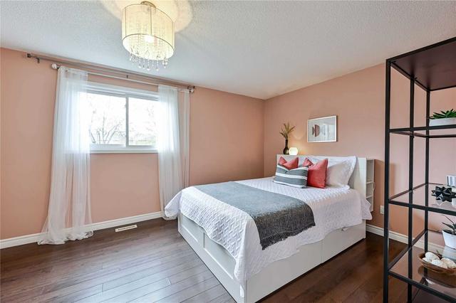 23 Sheringham St, House detached with 3 bedrooms, 3 bathrooms and 5 parking in Brampton ON | Image 11
