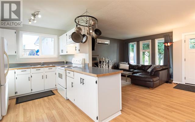 3898 Uplands Dr, House detached with 3 bedrooms, 2 bathrooms and 3 parking in Nanaimo BC | Image 7