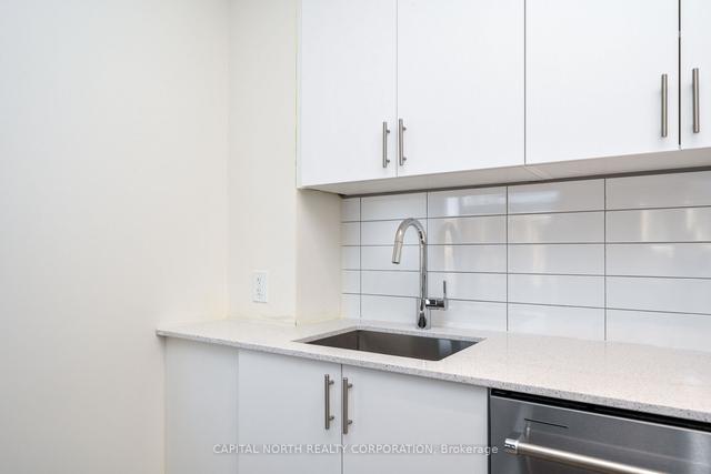 511 - 9000 Jane St, Condo with 2 bedrooms, 3 bathrooms and 1 parking in Vaughan ON | Image 3