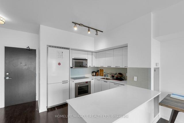 3106 - 33 Charles St E, Condo with 3 bedrooms, 2 bathrooms and 1 parking in Toronto ON | Image 7
