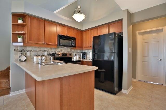 3 - 645 Dundas St W, Townhouse with 2 bedrooms, 2 bathrooms and 1 parking in Mississauga ON | Image 6