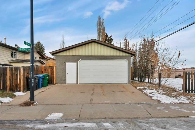 1 Hallgren Avenue, House detached with 5 bedrooms, 3 bathrooms and 4 parking in Red Deer AB | Image 45