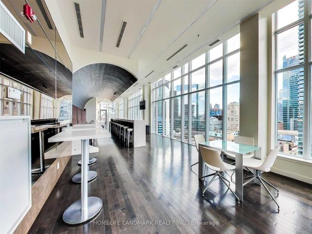 2608 - 126 Simcoe St, Condo with 3 bedrooms, 2 bathrooms and 1 parking in Toronto ON | Image 14