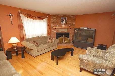 3318 Huxley Dr, House detached with 4 bedrooms, 3 bathrooms and 4 parking in Mississauga ON | Image 3