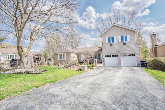 75 Shilton Rd, House detached with 4 bedrooms, 3 bathrooms and 9 parking in Toronto ON | Image 12