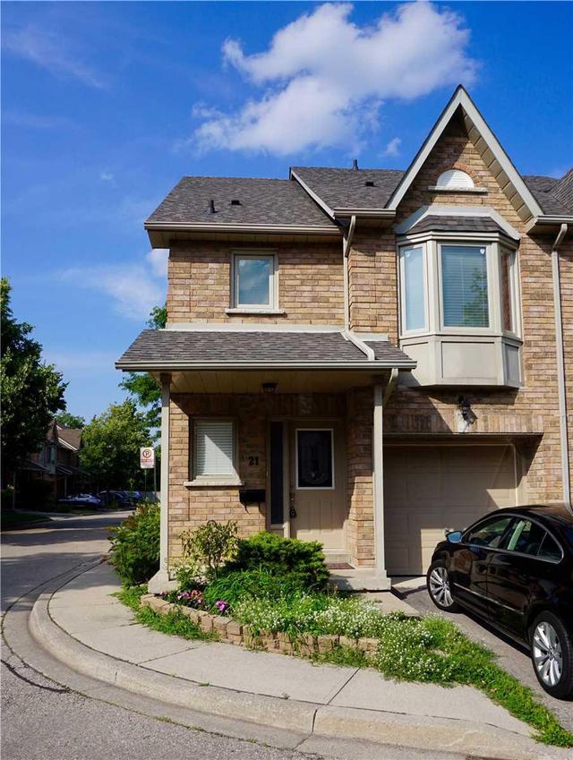 21 - 1385 Lakeshore Rd W, Townhouse with 3 bedrooms, 3 bathrooms and 1 parking in Mississauga ON | Image 1