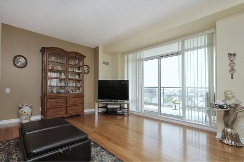 405 - 11121 Yonge St, Condo with 2 bedrooms, 2 bathrooms and 1 parking in Richmond Hill ON | Image 3