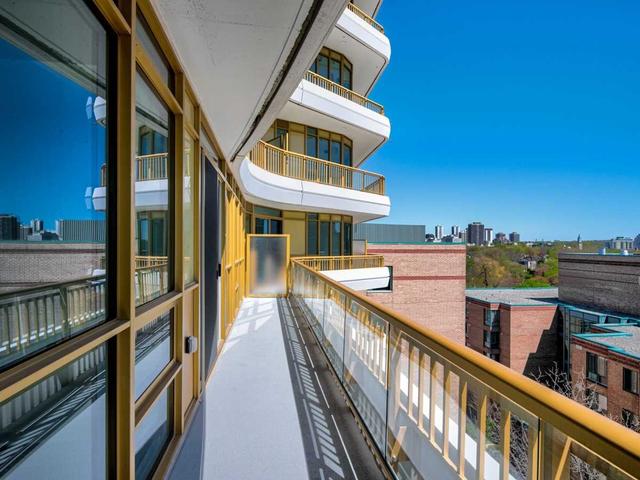 705 - 151 Avenue Rd, Condo with 2 bedrooms, 2 bathrooms and 1 parking in Toronto ON | Image 3