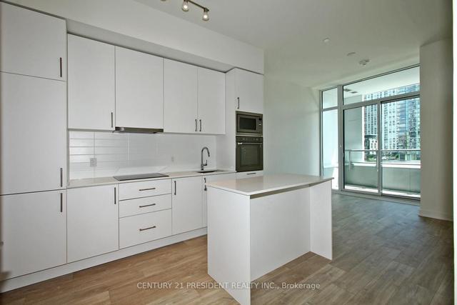 204 - 27 Bathrust St, Condo with 2 bedrooms, 1 bathrooms and 0 parking in Toronto ON | Image 12
