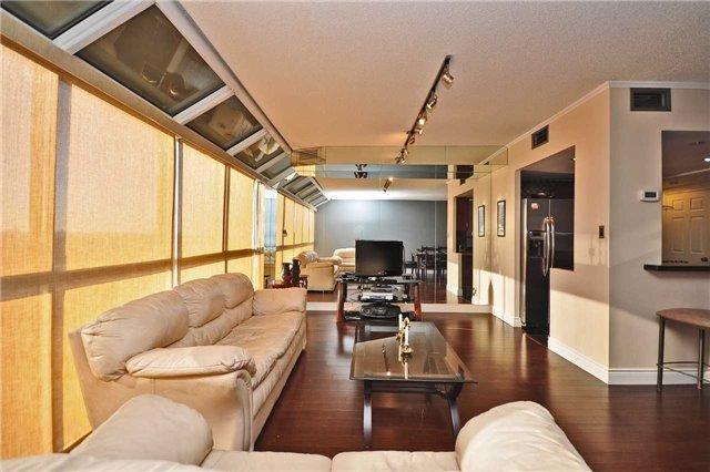 lph8 - 880 Dundas St W, Condo with 1 bedrooms, 1 bathrooms and 2 parking in Mississauga ON | Image 2
