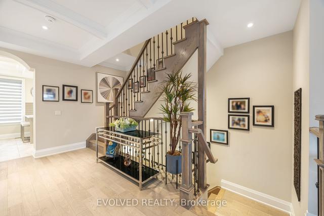 9966 Keele St, Townhouse with 3 bedrooms, 4 bathrooms and 2 parking in Vaughan ON | Image 5