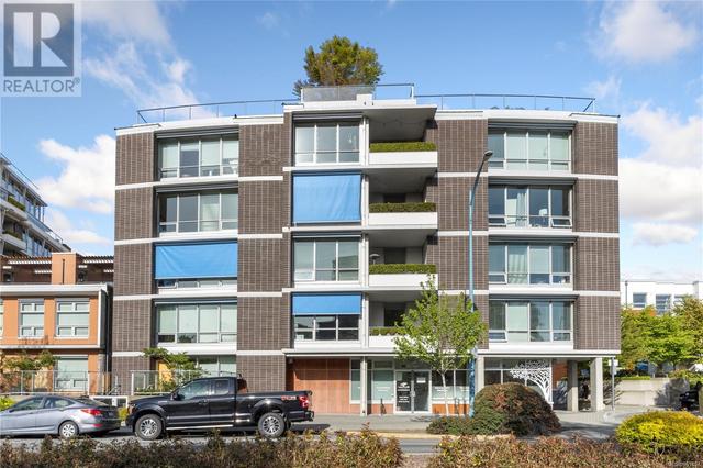 404 - 391 Tyee Rd, Condo with 2 bedrooms, 2 bathrooms and 1 parking in Victoria BC | Image 1
