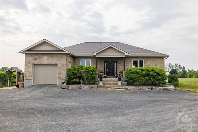 2147 Jennings Road, House detached with 4 bedrooms, 3 bathrooms and 26 parking in North Dundas ON | Image 11