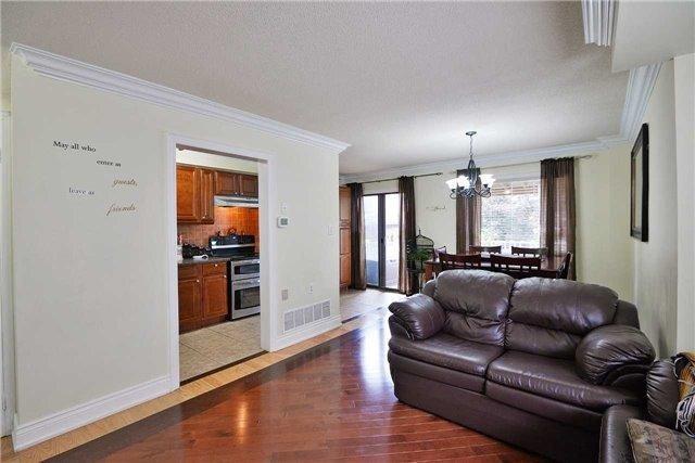 126 Richwood Cres, House attached with 3 bedrooms, 4 bathrooms and 2 parking in Brampton ON | Image 4