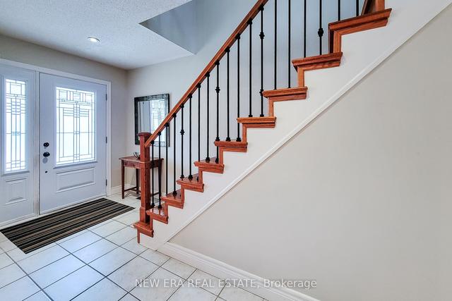 1529 Beaty Tr, House detached with 3 bedrooms, 4 bathrooms and 2 parking in Milton ON | Image 2