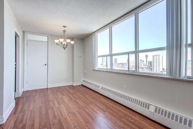 1601 - 5 Parkway Forest Dr, Condo with 3 bedrooms, 2 bathrooms and 1 parking in Toronto ON | Image 7