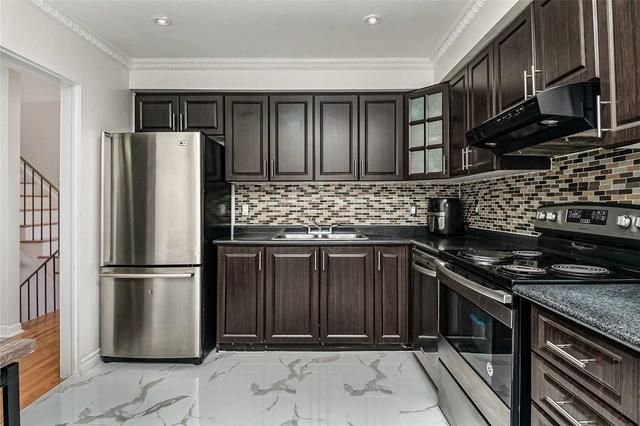 89 - 2 Litchfield Crt, Townhouse with 4 bedrooms, 3 bathrooms and 3 parking in Toronto ON | Image 2