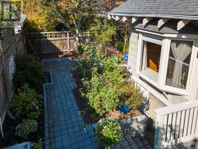 1321 Point St, House detached with 3 bedrooms, 2 bathrooms and 1 parking in Victoria BC | Image 36
