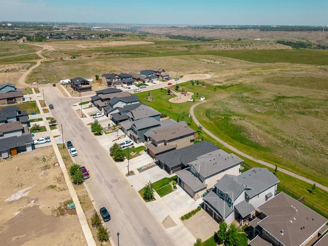 335 Canyon Meadows Road W, House detached with 4 bedrooms, 2 bathrooms and 4 parking in Lethbridge AB | Image 43