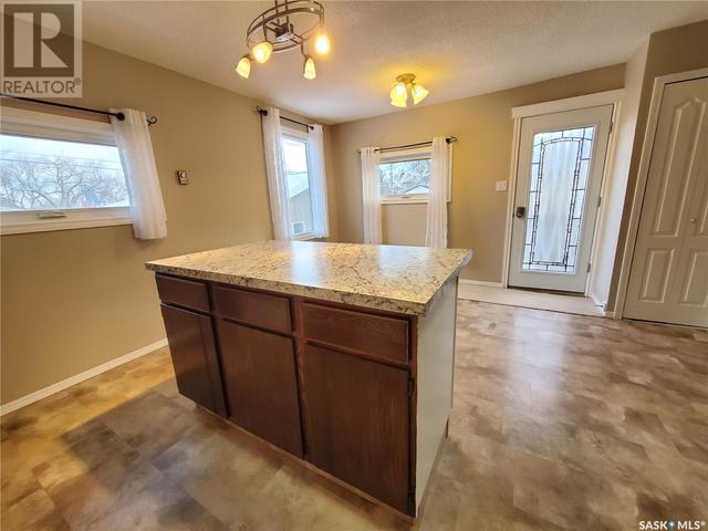 427 7th Avenue Nw, House detached with 3 bedrooms, 2 bathrooms and null parking in Swift Current SK | Image 6