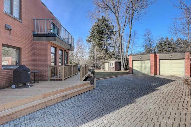 112 Rathburn Rd, House detached with 4 bedrooms, 5 bathrooms and 6 parking in Toronto ON | Image 3