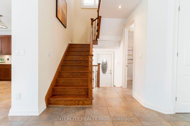 34 Yorkdale Cres, House detached with 4 bedrooms, 4 bathrooms and 6 parking in Toronto ON | Image 7