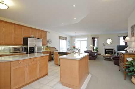 860 Coldstream St, House detached with 2 bedrooms, 3 bathrooms and 4 parking in Oshawa ON | Image 4