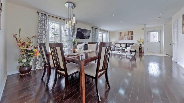 7328 Manion Rd, House detached with 3 bedrooms, 2 bathrooms and 5 parking in Mississauga ON | Image 3