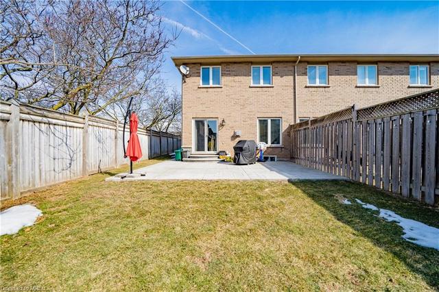 2450 Shadow Court N, House attached with 3 bedrooms, 3 bathrooms and 3 parking in Oakville ON | Image 37