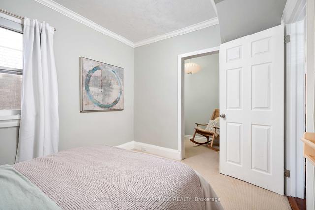 63 Guthrie Ave, House detached with 2 bedrooms, 2 bathrooms and 1 parking in Toronto ON | Image 4