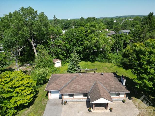 18 Delong Drive, House detached with 4 bedrooms, 2 bathrooms and 5 parking in Ottawa ON | Image 17