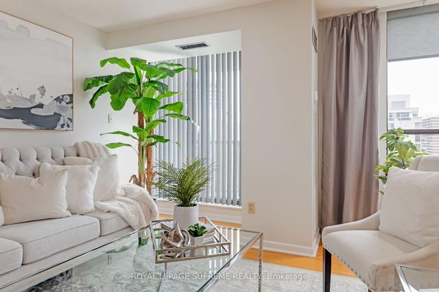 1104 - 47 St Clair Ave W, Condo with 2 bedrooms, 2 bathrooms and 1 parking in Toronto ON | Image 2