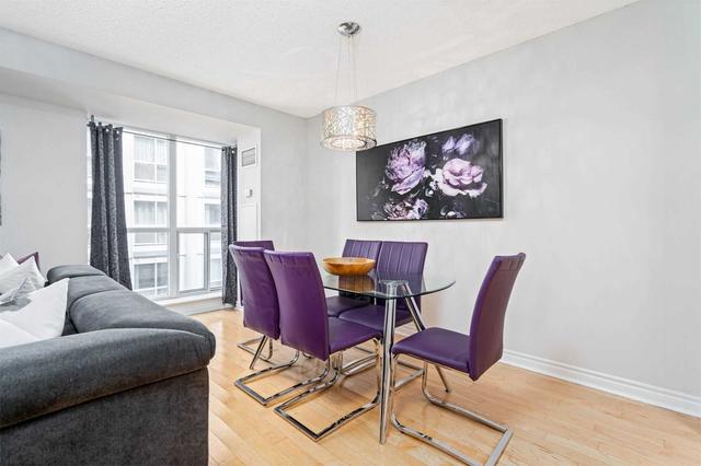905 - 270 Wellington St W, Condo with 2 bedrooms, 2 bathrooms and 1 parking in Toronto ON | Image 2