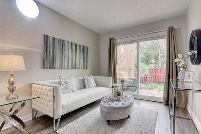 809 Military Tr, Townhouse with 3 bedrooms, 3 bathrooms and 1 parking in Toronto ON | Image 1