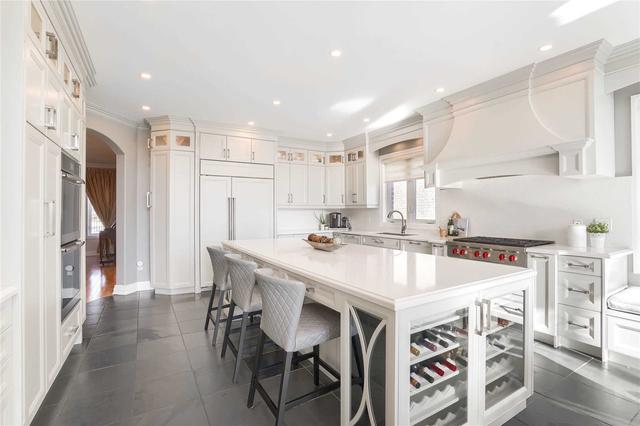 7207 Second Line W, House detached with 4 bedrooms, 5 bathrooms and 8 parking in Mississauga ON | Image 2