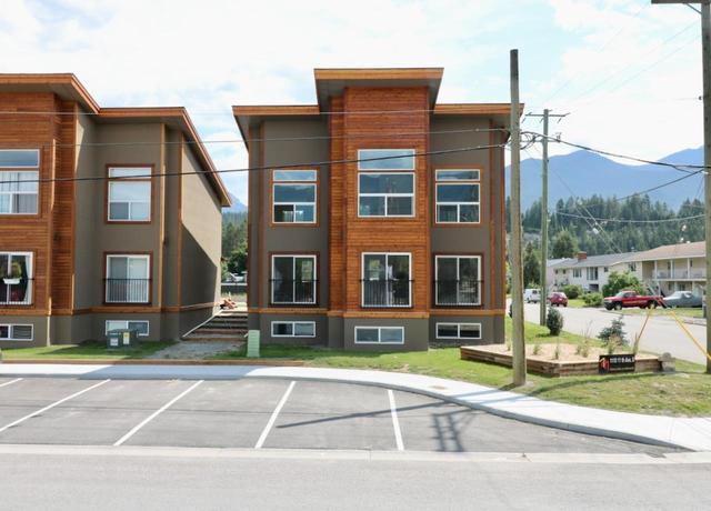 9 - 1110 11th Avenue, House attached with 2 bedrooms, 2 bathrooms and 1 parking in Golden BC | Image 24