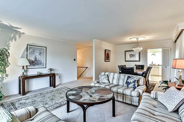 47 Warlock Cres, House detached with 4 bedrooms, 3 bathrooms and 6 parking in Toronto ON | Image 40