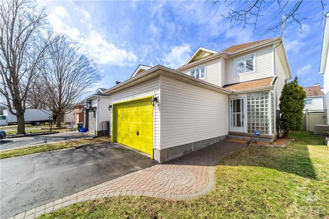 57 Newborough Crescent, House detached with 4 bedrooms, 3 bathrooms and 3 parking in Ottawa ON | Image 1
