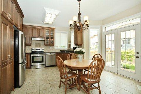 3351 Whilabout Terr, House detached with 3 bedrooms, 3 bathrooms and 2 parking in Oakville ON | Image 7