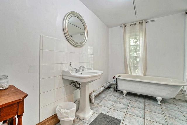 157 Huron St, House semidetached with 5 bedrooms, 2 bathrooms and 2 parking in Toronto ON | Image 7