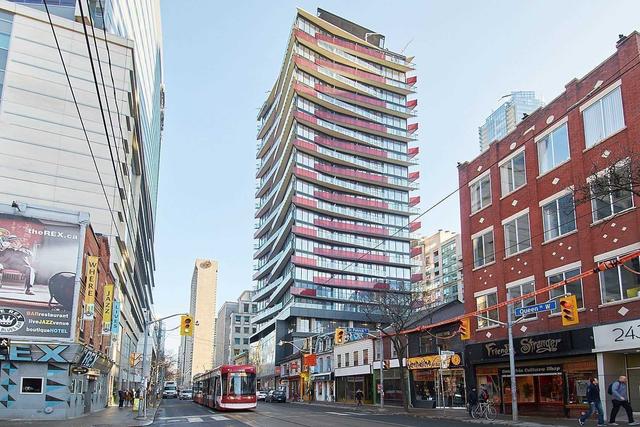 1003 - 215 Queen St W, Condo with 1 bedrooms, 1 bathrooms and 0 parking in Toronto ON | Image 1