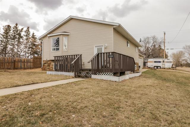 5103 53 Street, House detached with 3 bedrooms, 2 bathrooms and 2 parking in Lacombe County AB | Image 1