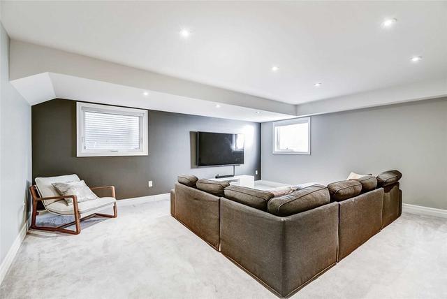 38 Cayuga Ave, House semidetached with 4 bedrooms, 4 bathrooms and 3 parking in Mississauga ON | Image 13