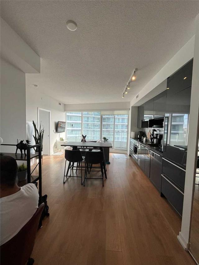3005 - 115 Mcmahon Dr, Condo with 2 bedrooms, 1 bathrooms and 1 parking in Toronto ON | Image 3