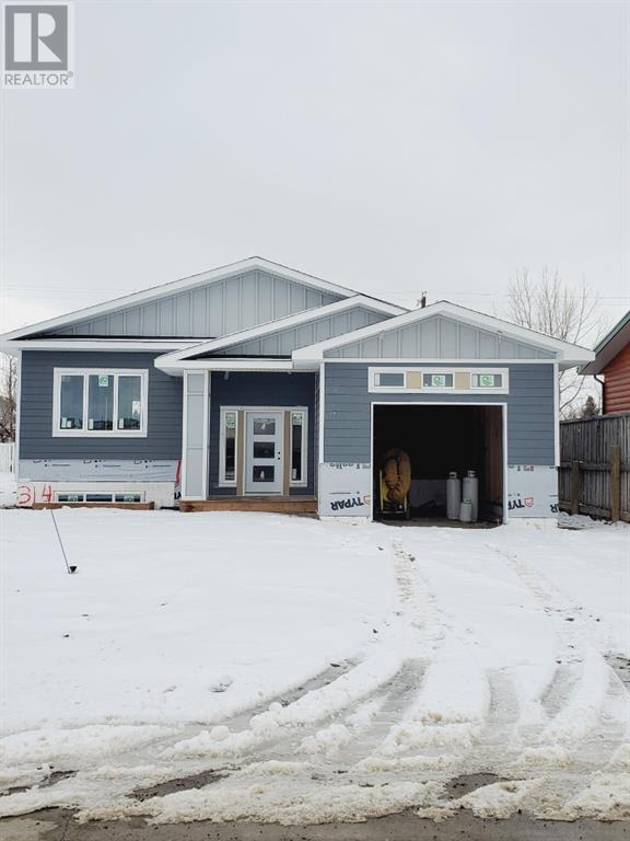 314 Railway Avenue, House detached with 5 bedrooms, 3 bathrooms and 6 parking in Lethbridge County AB | Card Image