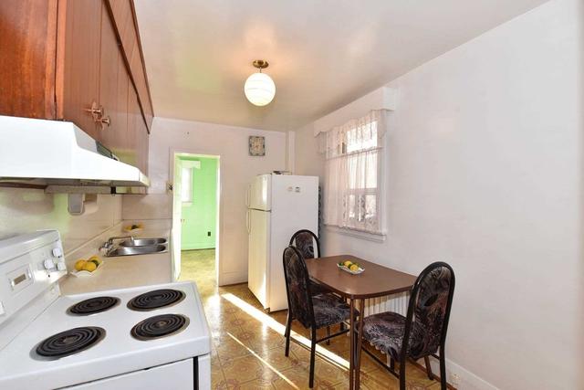 766 Euclid Ave, House semidetached with 3 bedrooms, 2 bathrooms and 2 parking in Toronto ON | Image 5