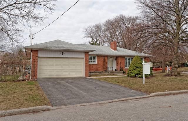 29 Bayberry Cres, House detached with 3 bedrooms, 3 bathrooms and 2 parking in Toronto ON | Image 1