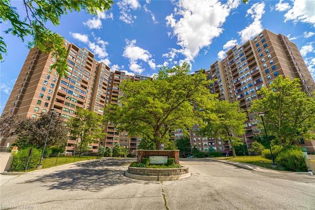 716 The West Mall, House attached with 1 bedrooms, 1 bathrooms and 1 parking in Toronto ON | Image 2
