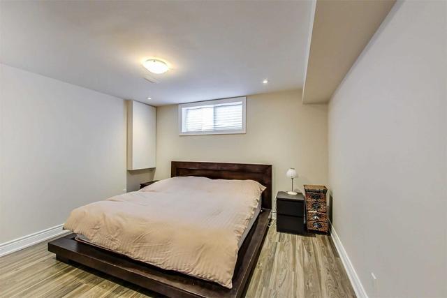 192 Overbrook Pl, House detached with 3 bedrooms, 3 bathrooms and 4 parking in Toronto ON | Image 24