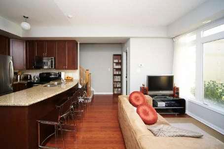 th5 - 80 Carr St, Townhouse with 2 bedrooms, 2 bathrooms and 1 parking in Toronto ON | Image 2